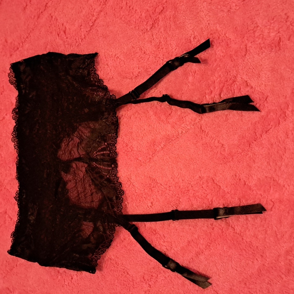 Fredricks Of Hollywood Lacy Garter Size Small